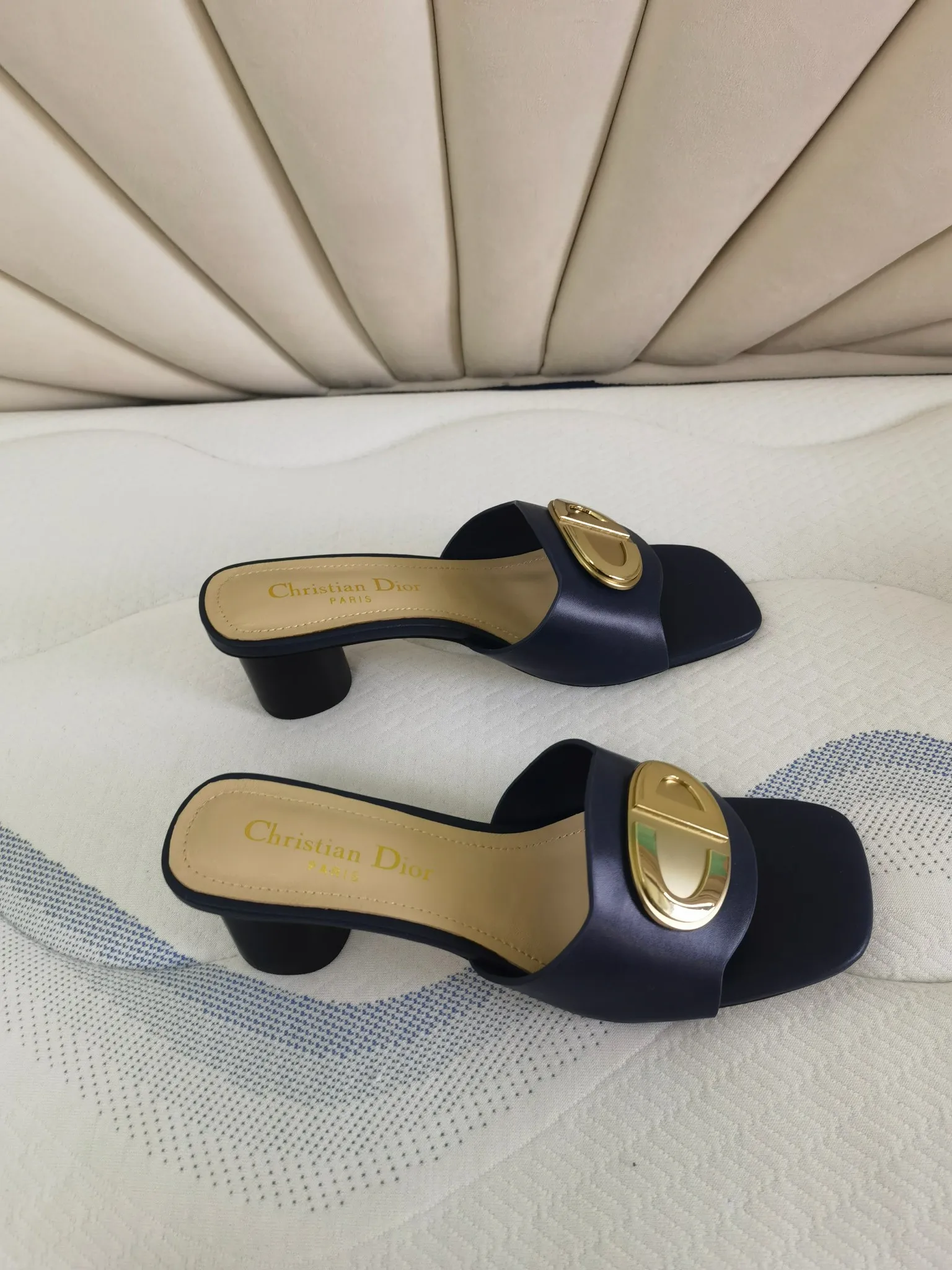 👟👟Ex-factory price 340👟👟 Genuine leather sole +40 Dior 2024 summer catwalk model shipped, heel height 6 cm, four colors available, black, white, apricot, blue, size 35-43
